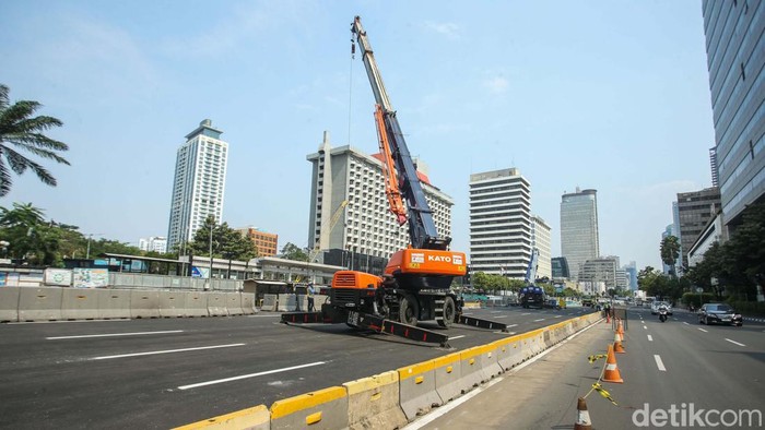 Proyek MRT Fase 2 A telah mencapai 80 persen. Beberapa jalur di Jalan Thamrin yang sebelumnya terimbas Proyek MRT Fase 2 mulai terlihat kembali.