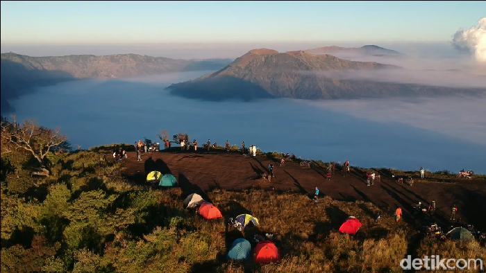 Puncak B29, negeri di atas awan Lumajang