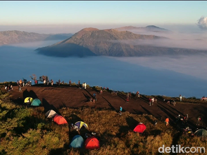 Spot B29 Lumajang, Negeri di Atas Awan dengan Panorama Bromo