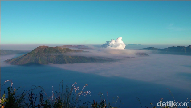 Puncak B29, negeri di atas awan Lumajang