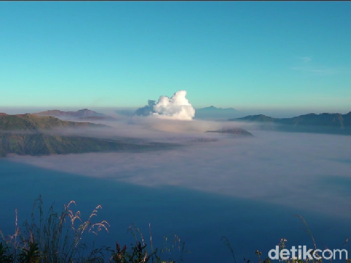 Puncak B29, negeri di atas awan Lumajang