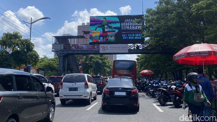Reklame di Surabaya