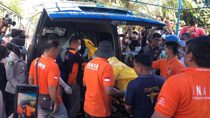 Suasana Ekshumasi Makam Afif Maulana (dok. M. Afdal Afrianto/detikSumut)