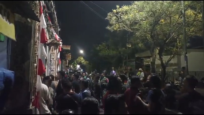 Tangkapan layar video pasca peristiwa pengerusakan rumah warga di Semolowaru Surabaya
