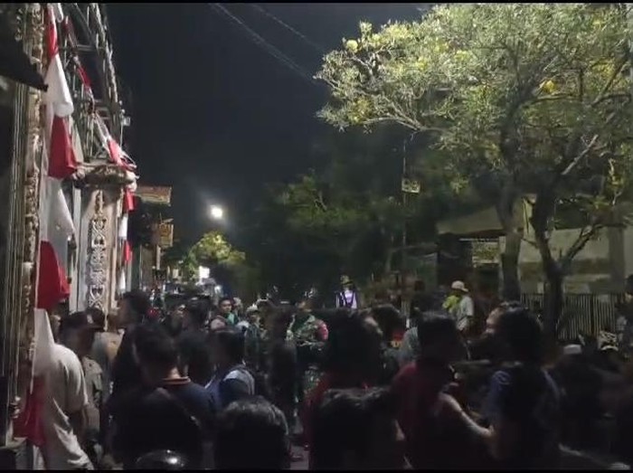 Tangkapan layar video pasca peristiwa pengerusakan rumah warga di Semolowaru Surabaya