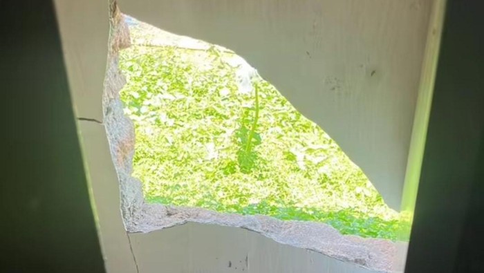 Tembok rumah warga di Makassar dijebol maling.