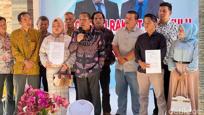 Tim kuasa hukum Helmi Hasan-Mian.