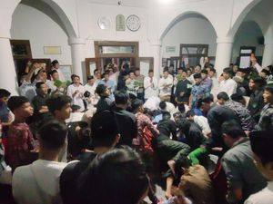 Serunya Tradisi Lempar Uang Koin Sambut Maulid Nabi di Kota Kediri