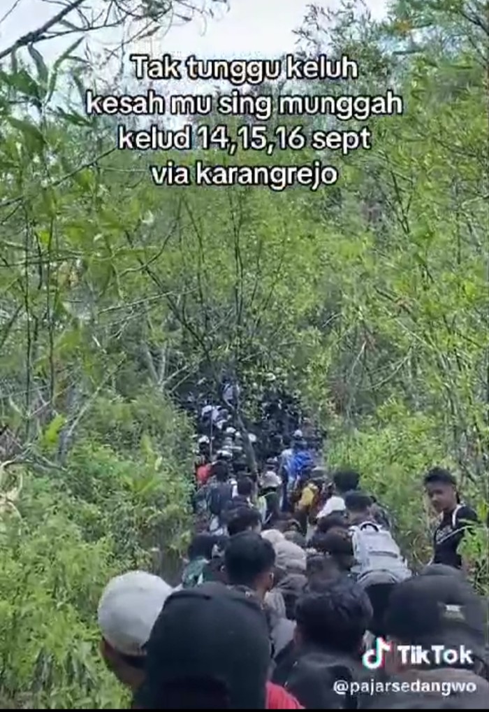 Viral Antrean Pendaki Gunung Kelud Via Karangrejo Blitar