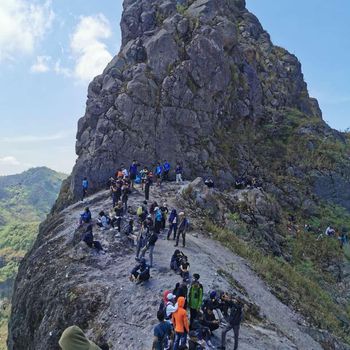Viral Antrean Pendaki Gunung Kelud Via Karangrejo Blitar