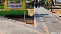 Ini adalah Asta Tinggi. Destinasi wisata sejarah juga religi ini merupakan tempat disemayamkan pemimpin tertinggi Keraton Sumenep pada masanya.
