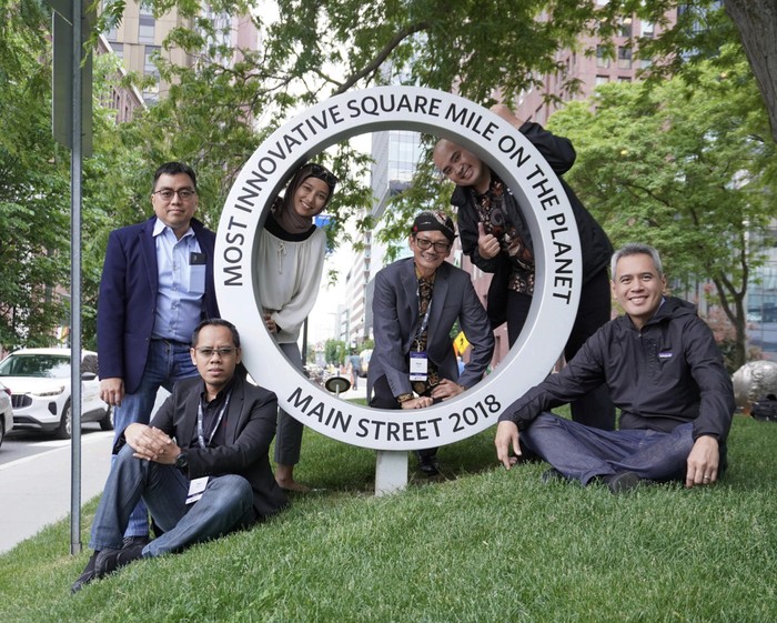 Anggota Tim MIT REAP Indonesia di Kendall Square – area universitas MIT di mana banyak startup dan perusahaan inovasi berkembang dari penelitian-penelitian MIT