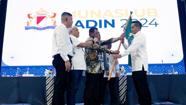 Anindya Bakrie telah ditetapkan sebagai Ketua Umum Kamar Dagang Industri (Kadin) Indonesia hasil Musyawarah Luar Biasa (Munaslub) yang digelar pada Sabtu lalu (14/9/2024). Anindya Bakrie telah ditetapkan sebagai Ketua Umum Kamar Dagang Industri (Kadin) Indonesia hasil Musyawarah Luar Biasa (Munaslub) yang digelar pada Sabtu lalu (14/9/2024). (Dok. Linkedin/anindyabakrie)