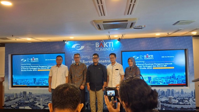 Survei APJII dan BAKTI Kominfo mencatat sebesar 82,6% penduduk di daerah tertinggal telah terhubung dengan internet.