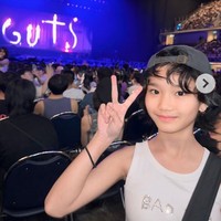 Tak hanya dipuji memiliki gaya berbusana yang stylish, Bilqis juga disebut-sebut memiliki kemiripan dengan artis Korea. Kim so hyun versi mini, komentar salah seorang netizen.  Foto: Instagram/@ayutingting92