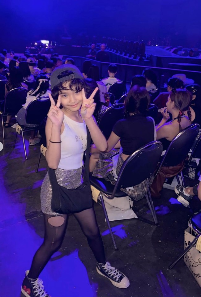 Lahir pada 28 Desember 2013, saat ini Bilqis berusia 10 tahun. Meski demikian gayanya dipuji netizen sudah terlihat stylish. Foto: Instagram/@ayutingting92