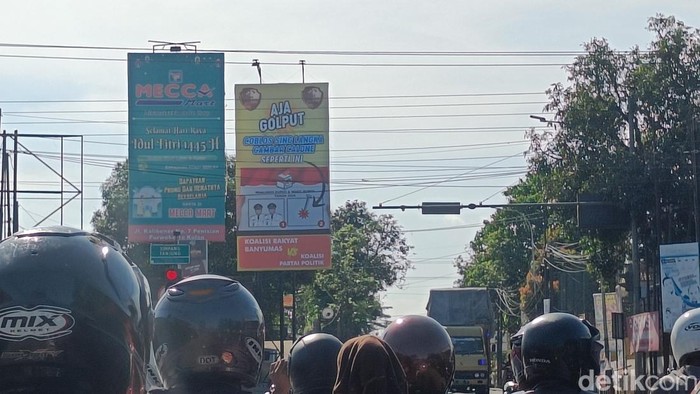 Baliho ajakan nyoblos kotak kosong di Banyumas.
