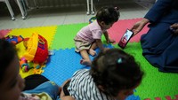 Sejak perang dimulai, Israel tidak lagi mengeluarkan izin bagi penduduk Gaza untuk mengunjungi Yerusalem. 