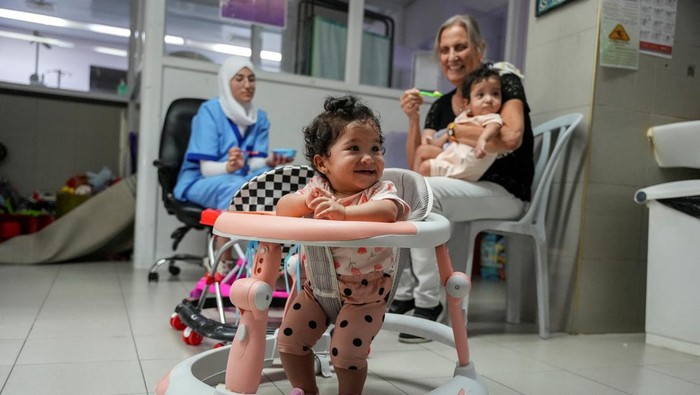 Palestinian triplets from al-Bayouk family, born prematurely and separated from their mother who had to leave them at hospital in Jerusalem to recover as she had to return to Gaza after her Israeli-issued permit expired before the ongoing Israel-Hamas conflict, are shown to their mother Hanan during a video call, at Makassed hospital in East Jerusalem September 5, 2024. Since the war began, Israel has not been issuing permits for Gaza residents to visit Jerusalem, resulting in the separation of Hanan from her triplets. REUTERS/Latifeh Abdellatif     TPX IMAGES OF THE DAY