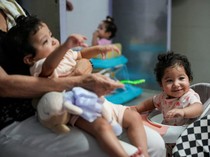 Bayi Kembar 3 Palestina Dipisahkan dari Ibunya