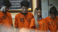 Ini tampang dua orang WNA asal Thailand dan dua WNI terlibat jaringan narkoba Thailand-Bali saat konferensi pers di Badan Narkotika Nasional Provinsi Bali, Denpasar, Bali, Selasa (17/9/2024). Dalam konferensi pers itu dipaparkan kasus peredaran gelap narkotika yang berhasil diungkap BNN Provinsi Bali periode bulan Juli - September 2024.