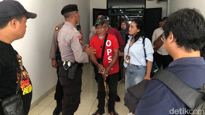 Perwakilan Warga Bong Suwung mendatangi Gedung DPRD Kota Jogja, Umbulharjo, Kota Jogja, Selasa (17/9/2024) siang.