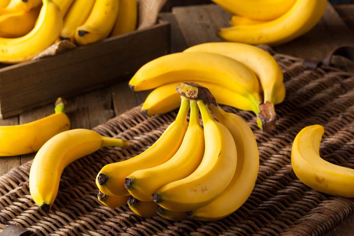 Eating bananas should not be mixed with several other foods