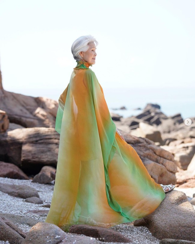 Choi Soon Hwa memulai kariernya sebagai model saat rambutnya sudah memutih. Tepatnya dia baru eksis di dunia modelling ketika berusia 76 tahun. Foto: Dok. Instagram @soonhwa01