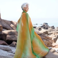 Choi Soon Hwa memulai kariernya sebagai model saat rambutnya sudah memutih. Tepatnya dia baru eksis di dunia modelling ketika berusia 76 tahun. Foto: Dok. Instagram @soonhwa01