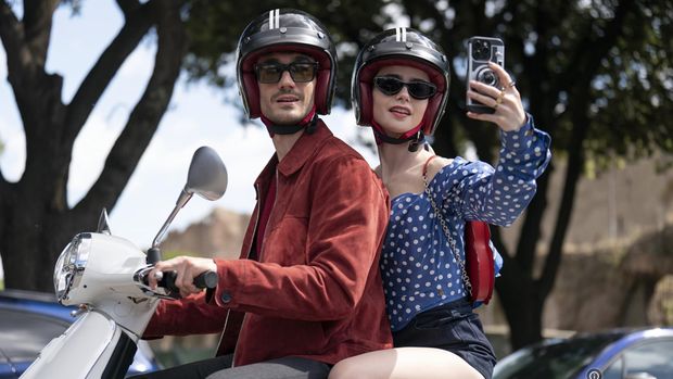 Cuplikan adegan dalam film Emily in Paris.