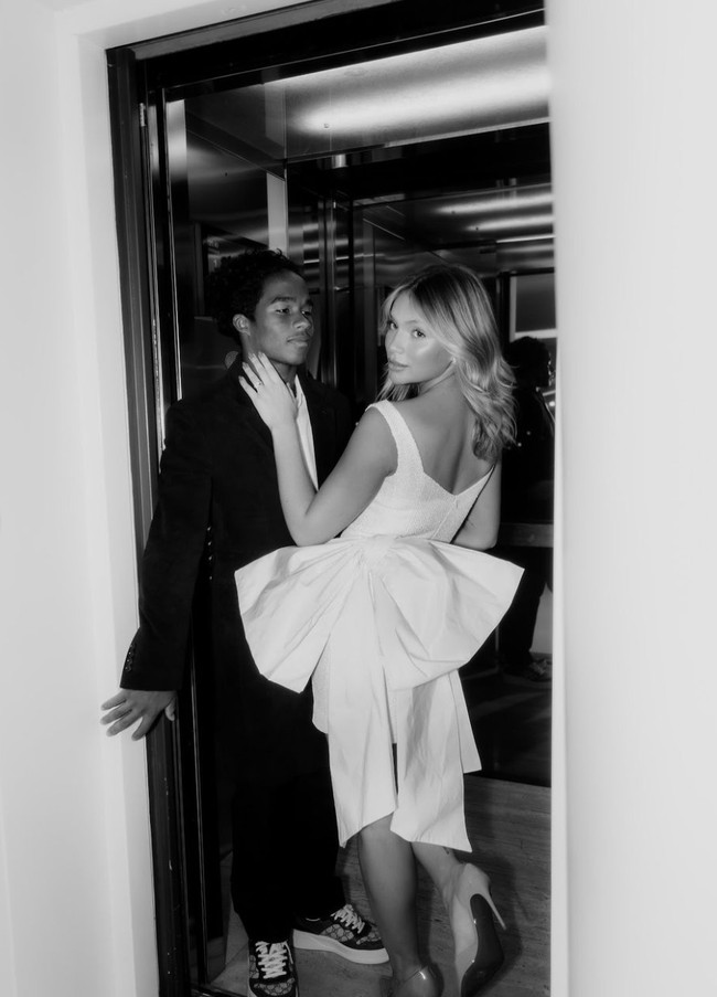 Dalam keterangan fotonya, ia menyertakan kutipan dari Injil Matius 19:6, Maka mereka bukan lagi dua, melainkan satu. Karena itu, apa yang telah dipersatukan Allah, tidak boleh diceraikan manusia. Ia juga menambahkan, Akhirnya, kami menikah. Foto: dok. Instagram @gabriel miiranda