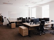 8 Tips Menjaga Kelembapan di Ruang Kantor