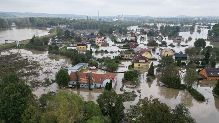 Foto Udara Banjir Bandang Melanda Republik Ceko Sejumlah negara Eropa Tengah dilanda banjir yang sangat parah. Salah satunya Republik Ceko.
