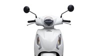 Honda Spacy 125 punya dimensi kompak dengan aksen membulat di hampir seluruh bagian. Headlamp atau lampu utamanya melingkar sempurna dengan sepasang sein yang dibuat vertikal dan terpisah di bagian bawah. Foto: Doc. Wuyang Honda.