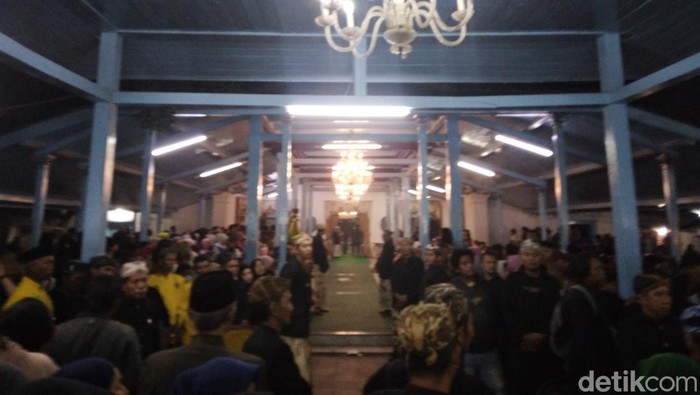 Iring-iringan proses Panjang Jimat Keraton Kanoman