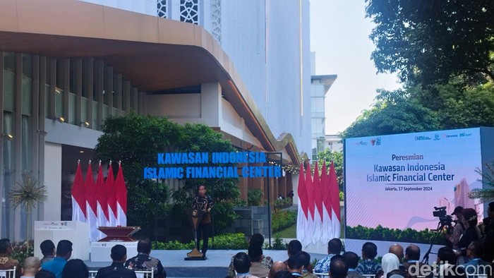 Jokowi Resmikan Kawasan Islamic Financial Center