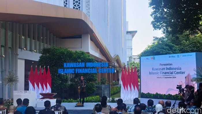 Jokowi Resmikan Kawasan Islamic Financial Center