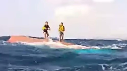 Kapal angkut sembako dan buah tenggelam di Gili Meno, Desa Gili Indah, Kecamatan Pemenang, Lombok Utara, NTB. (Foto: Humas Polres Lombok Utara)