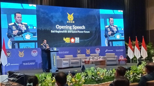 Kepala Staf Angkatan Udara (Kasau) Marsekal TNI Tonny Harjono saat membuka Forum Bali Regional Air and Space Power 2024 di BNDCC, Nusa Dua, Bali, Selasa (17/9/2024). (Foto: Aryo Mahendro/detikBali)