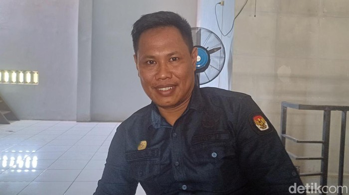 Ketua KPU Pangkep, Ichlas.