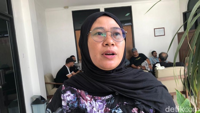 Ketua Paguyuban Tri Dharma, Suprayati usai pertemuan di Gedung DPRD Kota Jogja, Selasa (17/9/2024). Pertemuan membahas rencana relokasi pedagang Teras Malioboro 2.