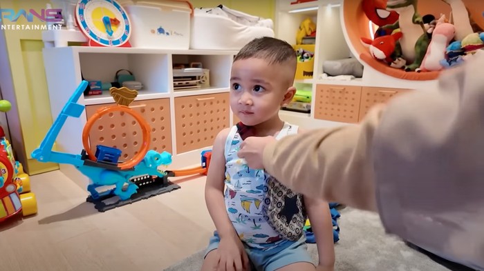 Koleksi tas Rayyanza Malik Ahmad
