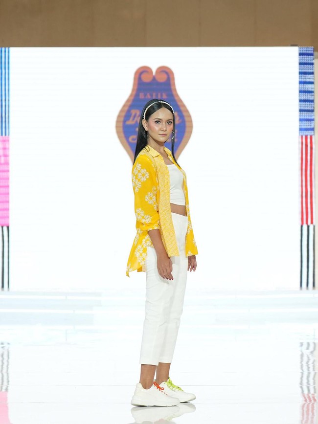 “Kami menampilkan keindahan motif modern untuk anak muda masa kini. Koleksi ini untuk kaum milenial dan Gen Z yang memiliki kehidupan dinamis,” ungkap Mela Sabina, sebagai perwakilan Danar Hadi. Foto: Dok. Lippo Mall Kemang