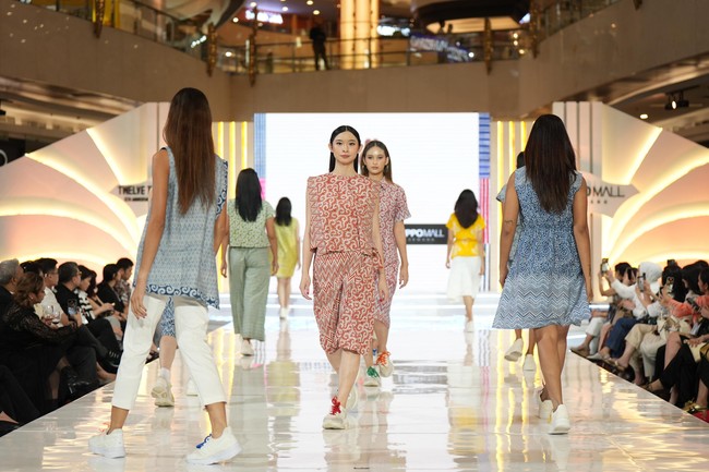 Koleksi terbaru Danar Hadi ini ditampilkan di main atrium Lippo Mall Kemang, Jakarta Selatan. Foto: Dok. Lippo Mall Kemang