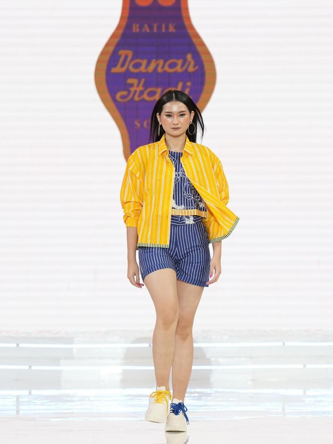 Koleksi Wastra Kiwari menawarkan motif-motif klasik seperti kawung, isen-isen, tumpal hingga truntum dengan tampilan yang lebih modern. Foto: Dok. Lippo Mall Kemang