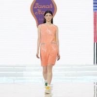 Desain busana pun dibuat lebih simple, seperti blouse berpotongan boxy, shift dress, celana palazzo, hingga outer yang mudah dipadu-padankan dengan pakaian lainnya. Foto: Dok. Lippo Mall Kemang