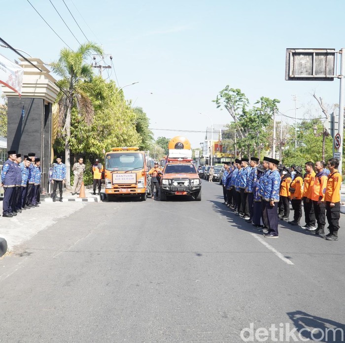 Lamongan Gerojok 100 Rit Air Bersih ke 2 Kecamatan Peringati HUT Korpri
