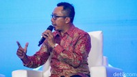 Dalam panel ini membahas bagaimana hilirisasi di sektor tambang, hingga energi membantu menciptakan produk bernilai tambah serta mendukung industri yang lebih ramah lingkungan.  