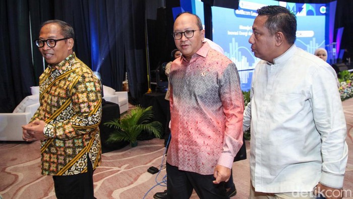 Menteri Investasi Tutup detikcom Leaders Forum Menteri Investasi/Kepala Badan Koordinasi Penanaman Modal (BKPM) Rosan Roeslani menutup detikcom Leaders Forum di Hotel St Regis, Jakarta Selatan, Selasa (17/9/2024).