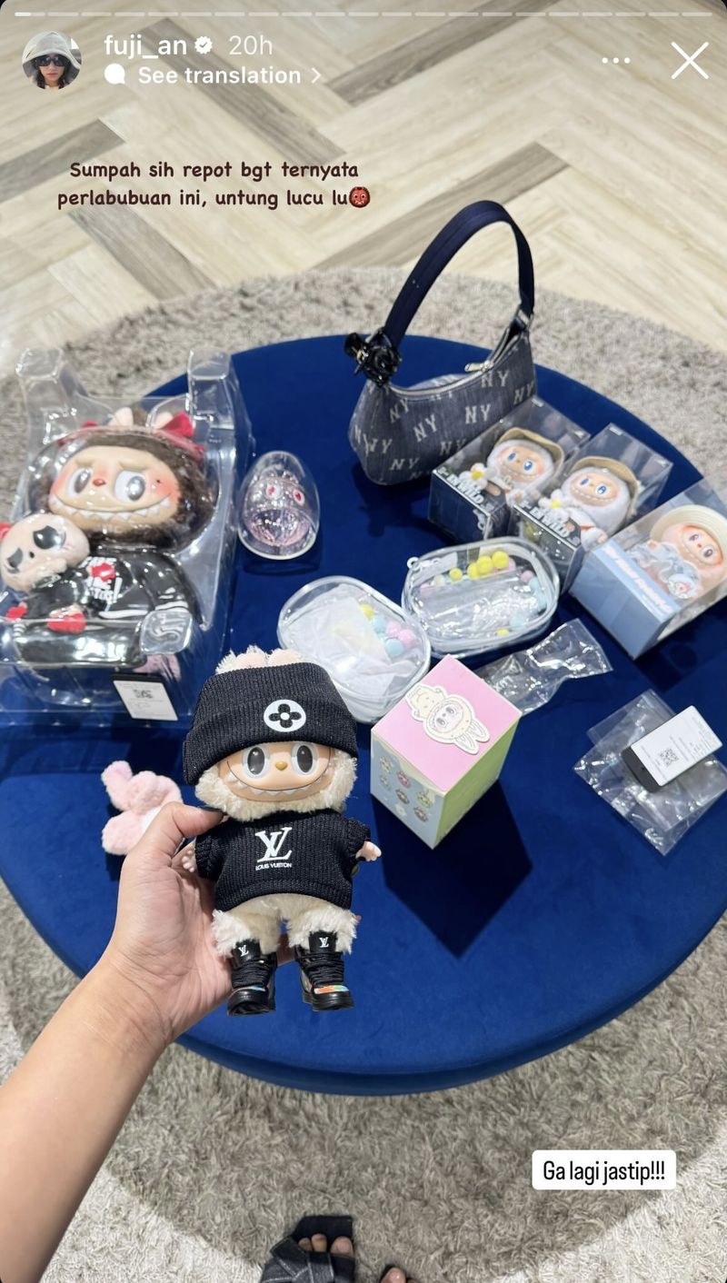 Momen Fuji Borong Labubu, Gantungan Boneka Viral Dipakai Lisa BLACKPINK